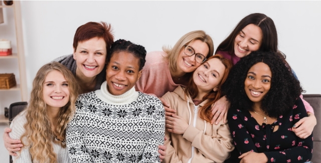 Femmes travaillant ensemble